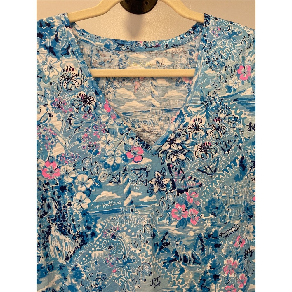 Lilly Pulitzer Etta V-Neck Top Blue Peri Lilly Loves‎ North Carolina Nc Size S - Picture 2 of 7